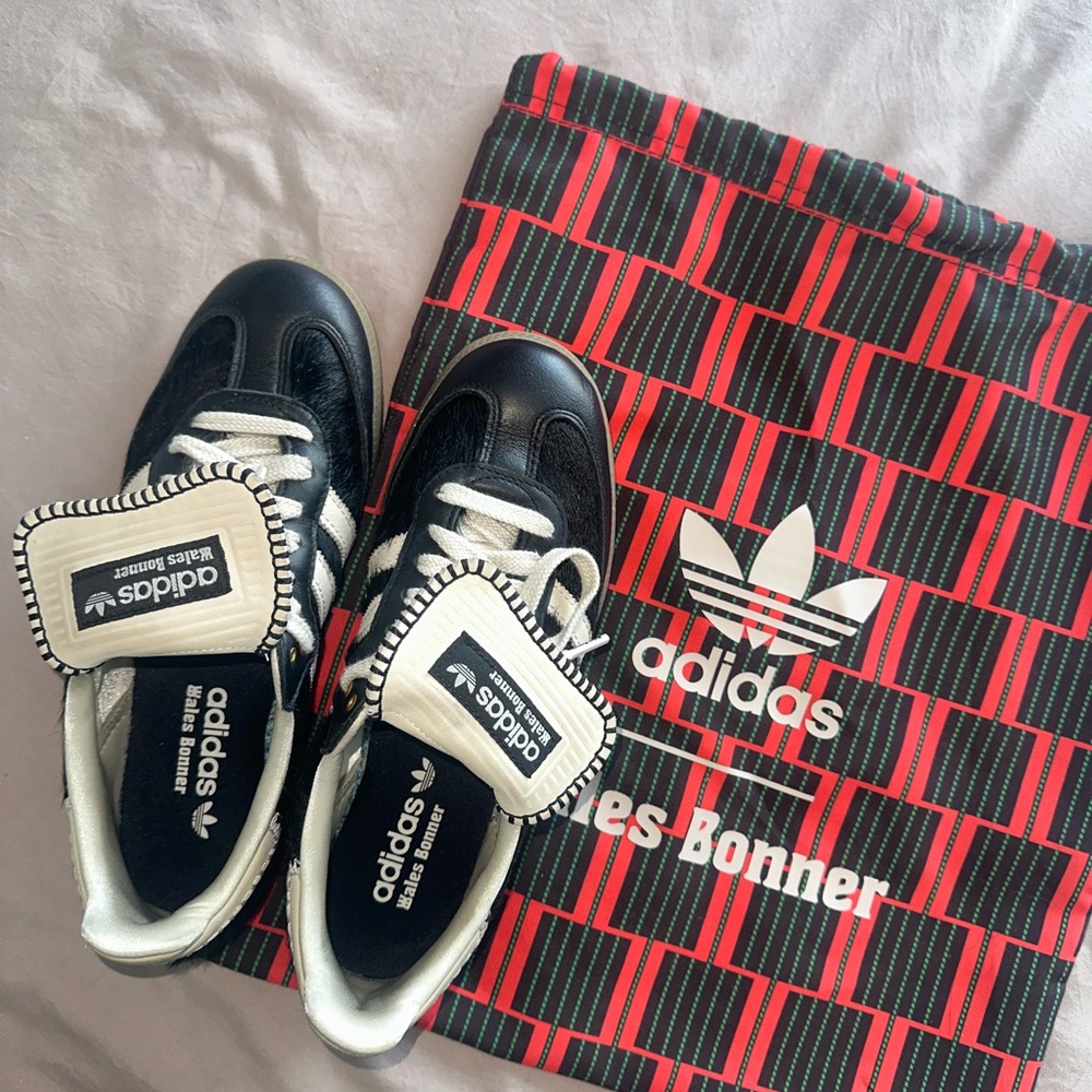 X Wales Bonnet Leather Sneakers / Size 7.5